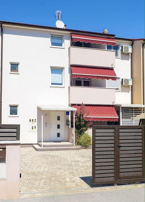Liam Apartman *